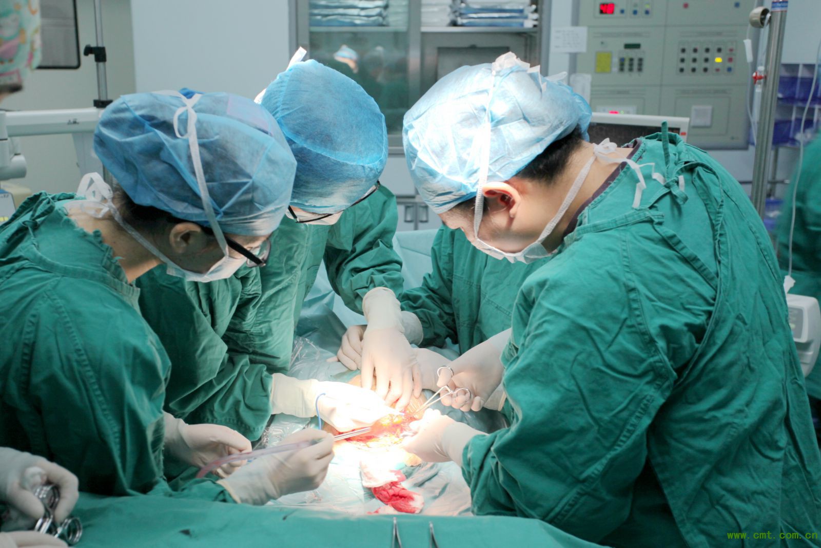 二胎剖腹产比一胎疼吗？到底要不要剖腹产？