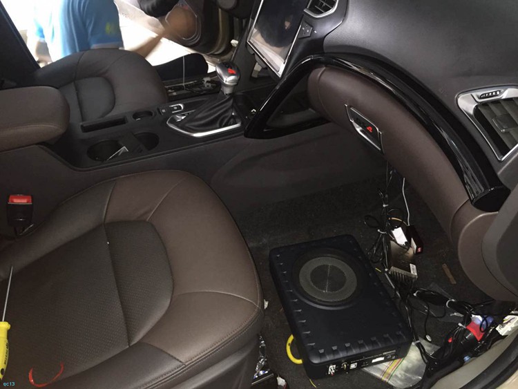 江门龙威:传祺GS4升级8音度8S超薄低音,音质效果眼前一亮