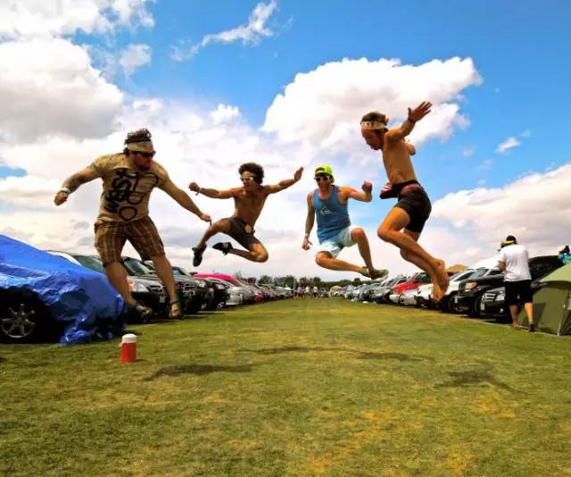 去沙漠参加音乐节,去沙漠玩耍是什么体验