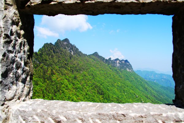 神农架有几个洞,神农架有一个神秘的深谷