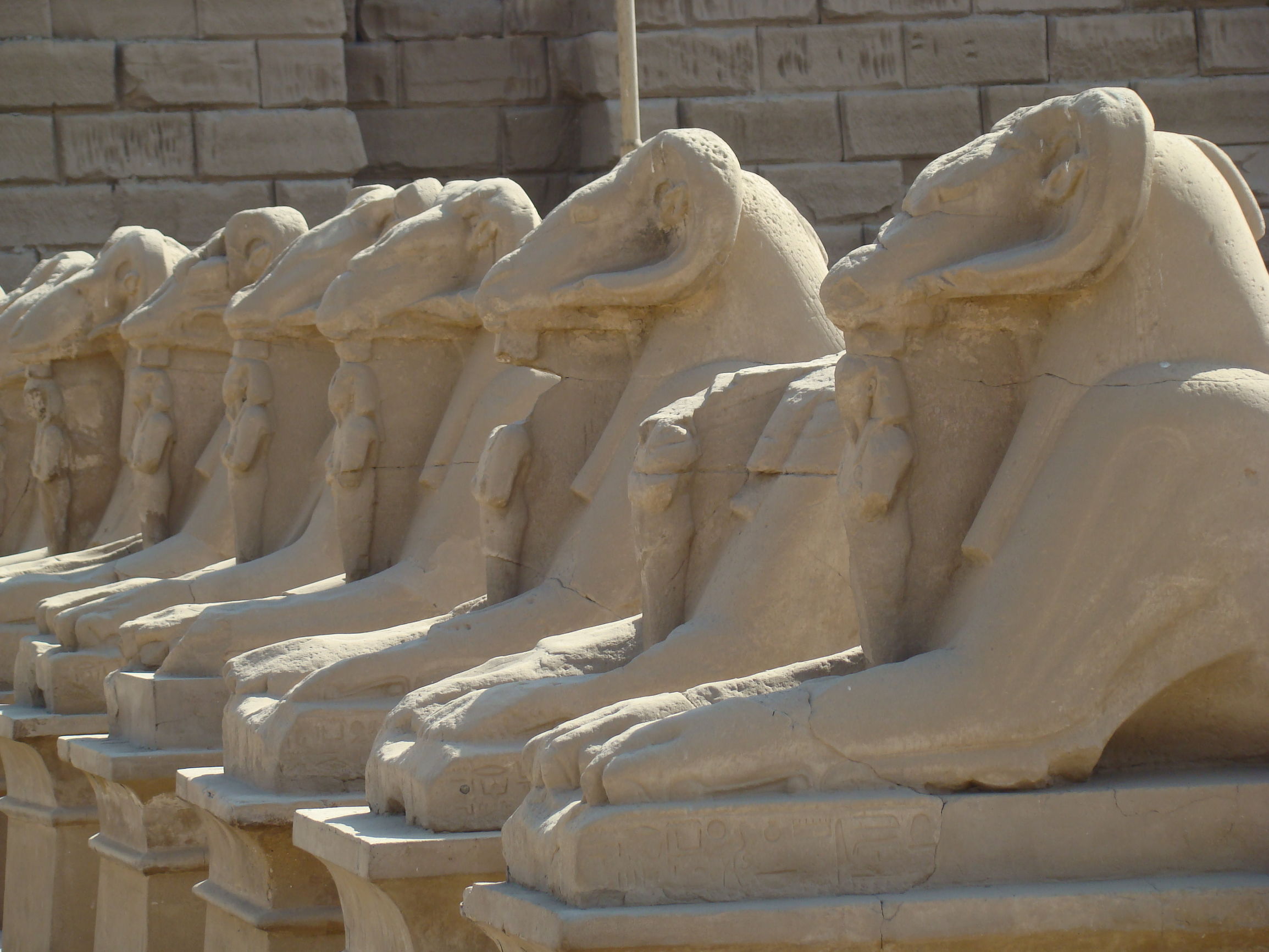 埃及三大著名的金字塔,埃及金字塔探秘纪录片