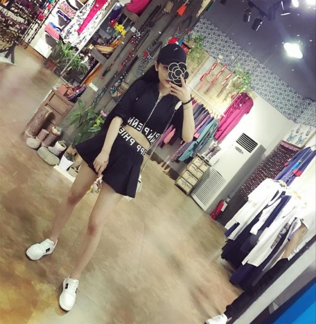 还好里面有个小裤裤，不然还是有点短