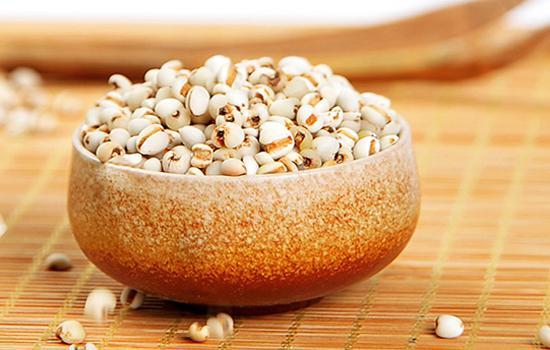 脸上水肿喝什么茶比较好,脸上浮肿吃什么能去掉水肿呢