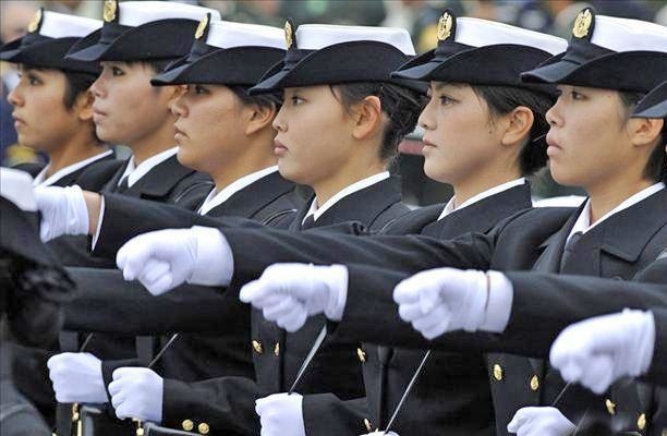 日本女兵为什么都背一个包,日本女兵有背包吗