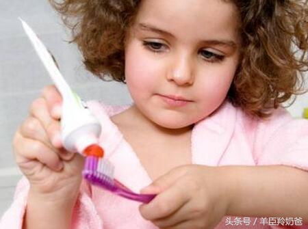 小孩误食牙膏怎么办,宝宝不小心吃了牙膏会怎样