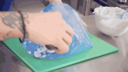 纸杯小蛋糕裱花零基础学习,十二个纸杯蛋糕需要多少奶油裱花