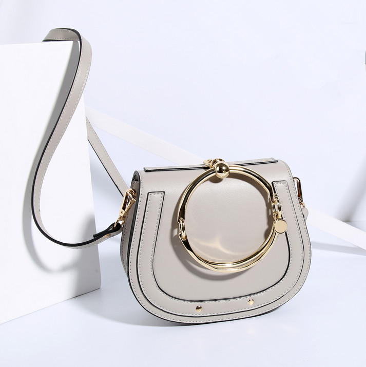 斜挎包手拿包时尚百搭,又潮又好看的斜挎包