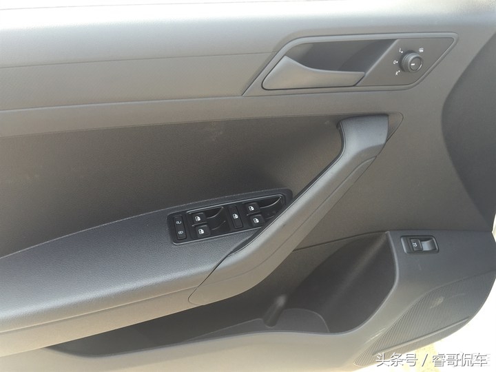 小伙买十万元二手车,小伙几千块钱买二手车