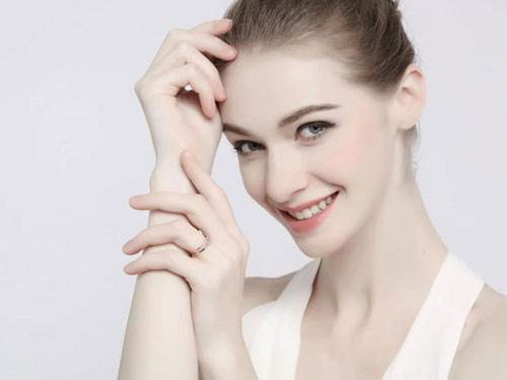 军训晒后如何修复美白,晒后修复美白乳液