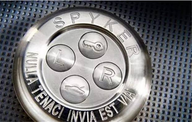 这些汽车品牌的实力我也是服了，用起螺丝刀当汽车钥匙