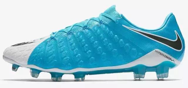 他们都穿什么篮球鞋,他们穿什么衣服翻译