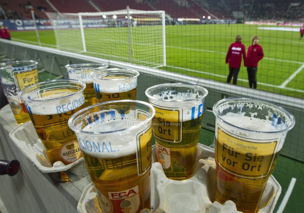 多特蒙德被谁淘汰,多特蒙德丢冠军拜仁球迷