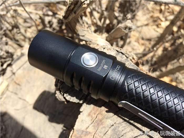 能给手机充电也能当支架,能给手机充电能连wifi的充电宝