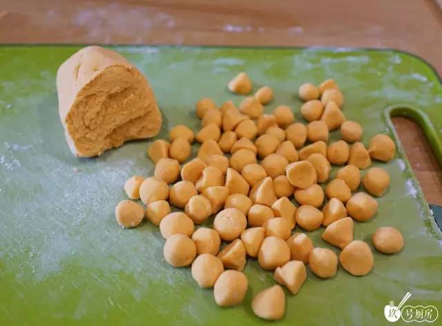 龟苓膏甜品教程,自己做的龟苓膏芋圆甜品很成功