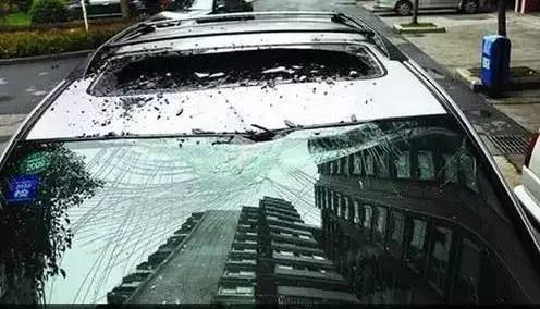 小区里乱停车挡道然后被锁了,小区里乱停车导致道路窄怎么举报