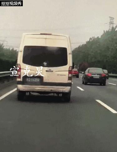 男子脚踏三只船被骗财,男子脚踏两只船被老婆发现