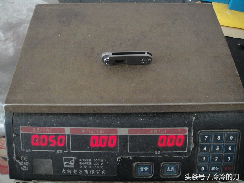 2把钛合金加S35V钢的serge*刀折**，豌豆和菜刀头详细对比