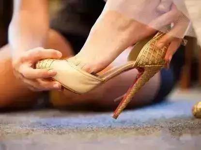 新鞋磨脚怎样做,新鞋磨脚教程