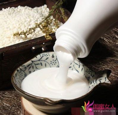 如何护肤让脸变白不再黑学生党,皮肤变白的护肤知识是什么