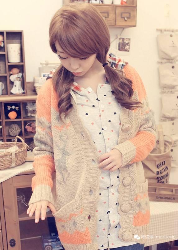 这款深秋初冬都能穿的毛衣外套 (慵懒风盛行毛衣外套时髦又温暖)