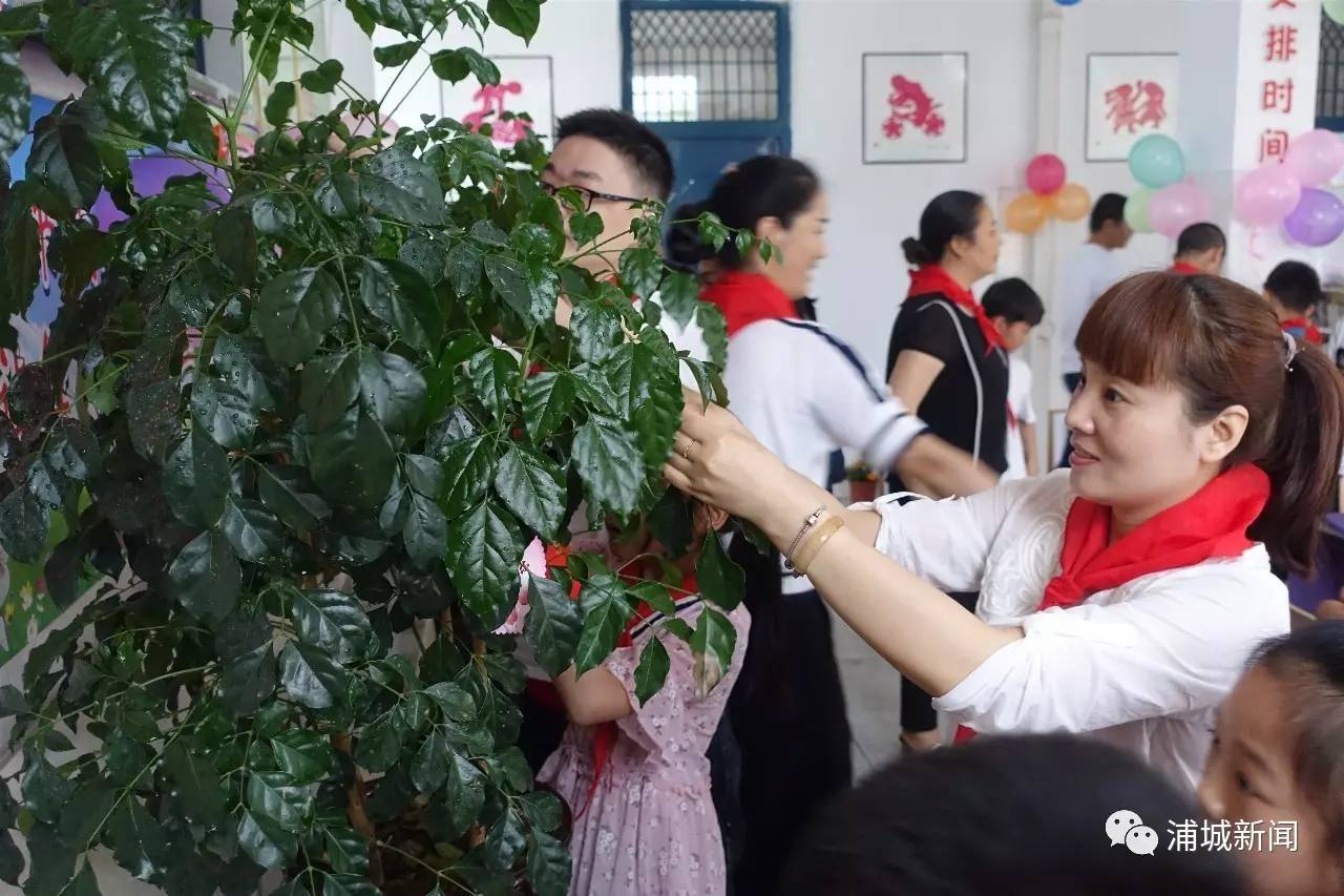 老师给孩子们过六一,小孩们过六一是怎么过的呢