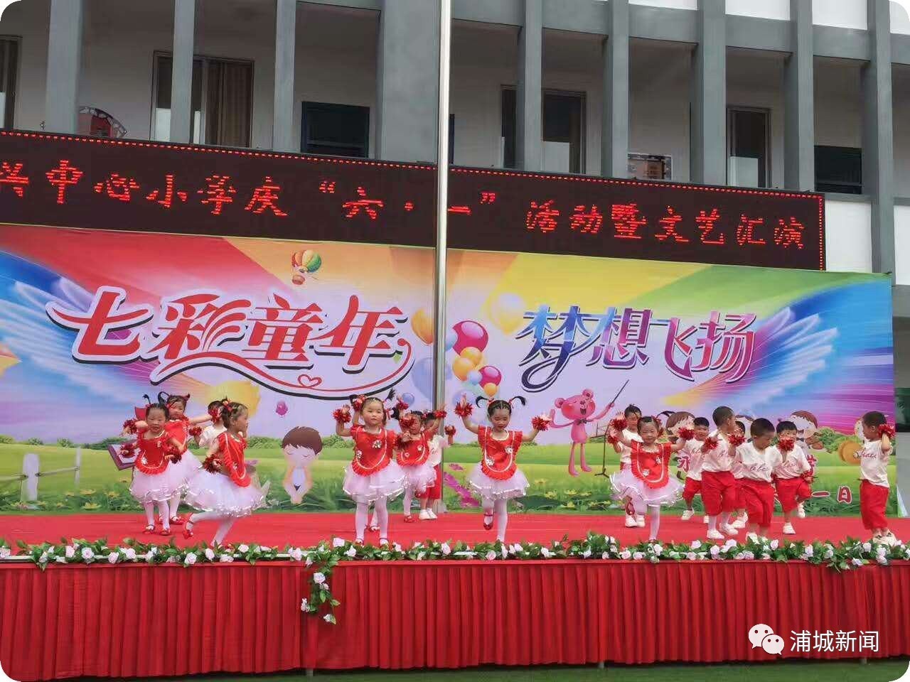 老师给孩子们过六一,小孩们过六一是怎么过的呢