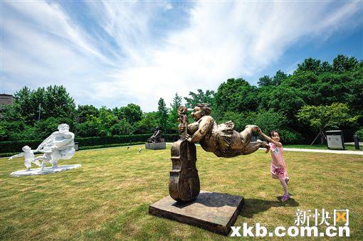 肥女人正在撬动世俗惯有的视觉美学