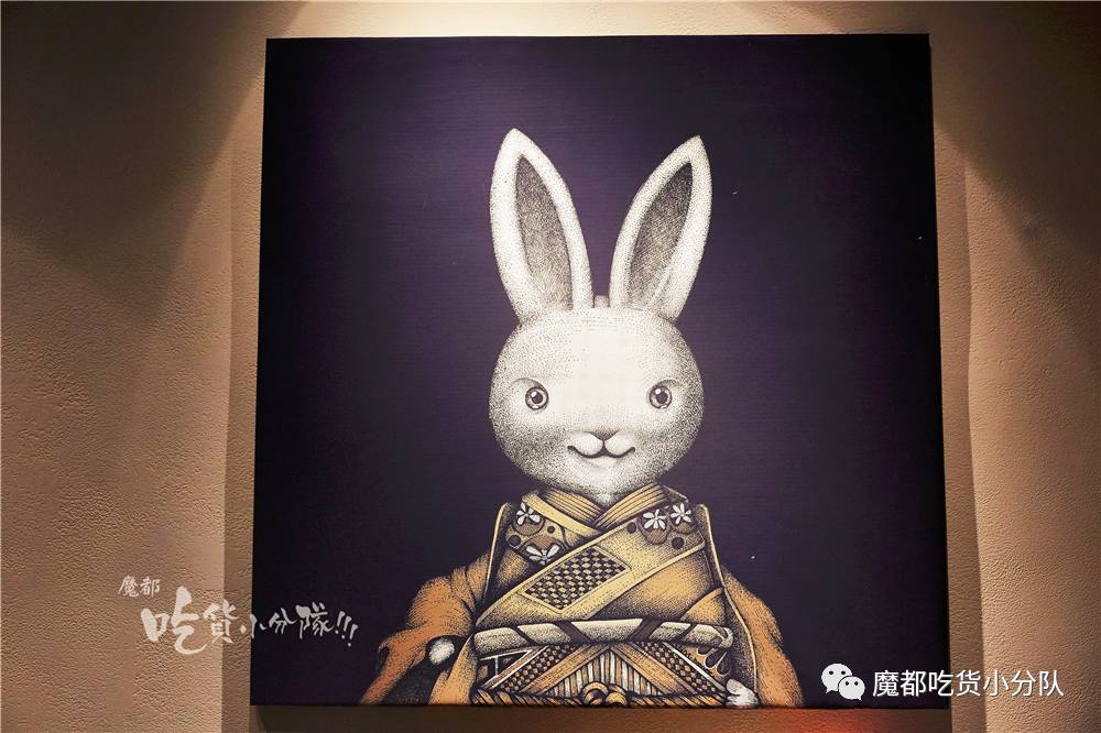 净往自己脸上贴金的冰激凌，还挺红