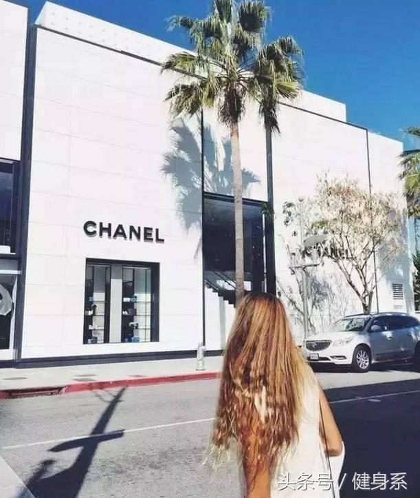 瑜伽人一年十几万学习费用值得吗,瑜伽初学者在家练还是去瑜伽馆练