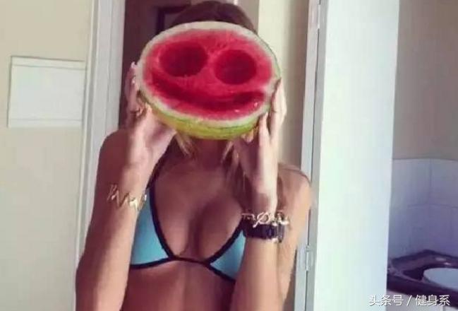 瑜伽人一年十几万学习费用值得吗,瑜伽初学者在家练还是去瑜伽馆练