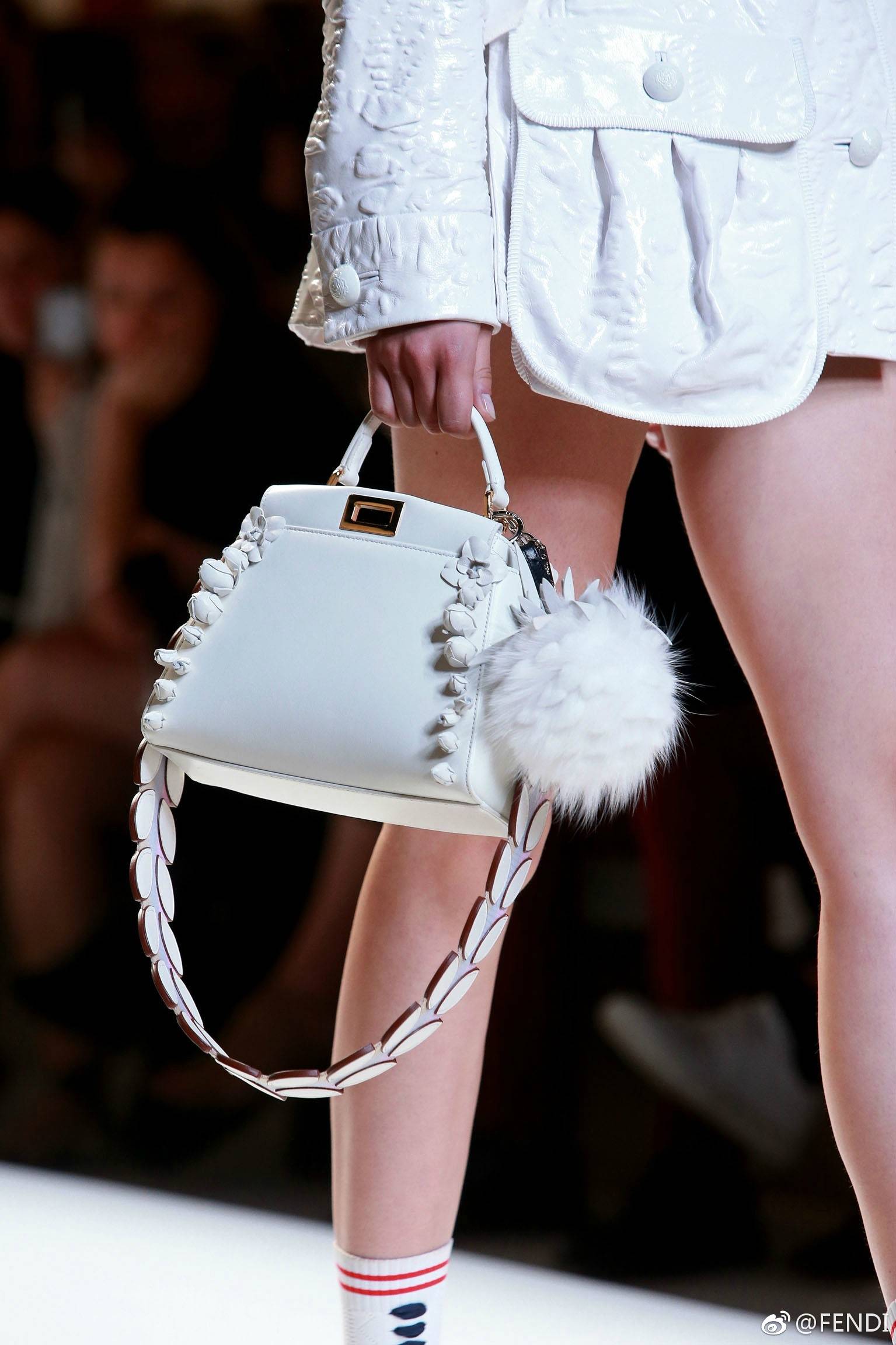 王嘉尔和fendi的关系,王嘉尔跟fendi解约了吗