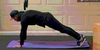 纠正肩胛骨突出的办法视频,矫正翼状肩胛骨的正确方法