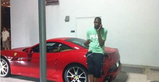 库里力量不输威少,库里吸金能力