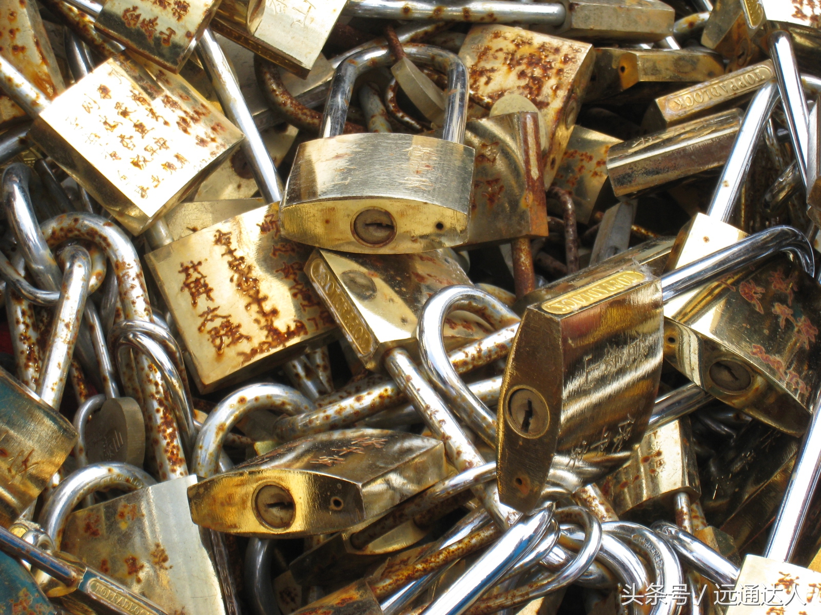 身为泰安人第一次爬泰山,陪爷爷爬泰山感慨朋友圈