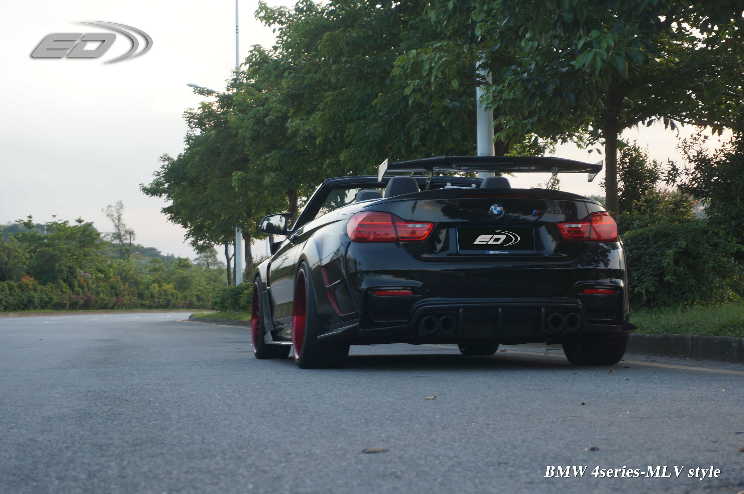 极速蓝宝马4系敞篷,21款宝马4系敞篷展示