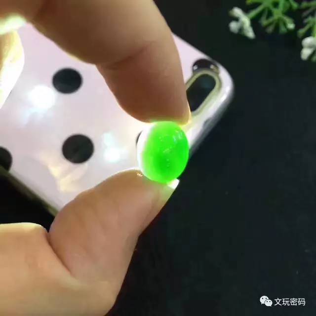 碧玉是和田玉的一种吗,为什么有人喜欢翡翠