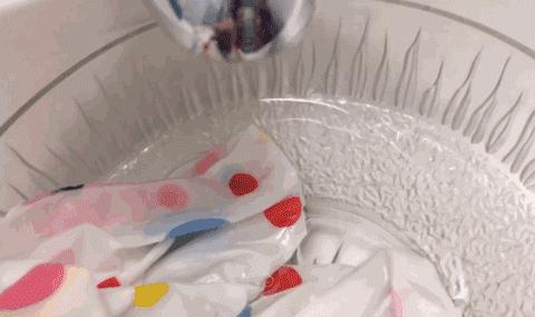 清理衣服上陈旧的油渍污渍小妙招,衣服汗渍污渍去除的最佳方法