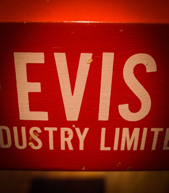 说一说被冠希哥带火日本EVISU,在山寨美国牛仔裤始祖李维斯LEVIS后发生尴尬的事