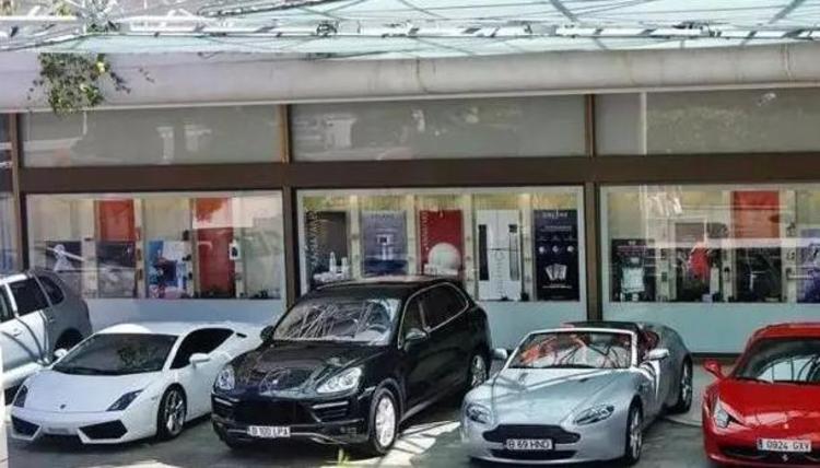 全球房价最贵的国家，人均GDP十七万，法拉利当出租车