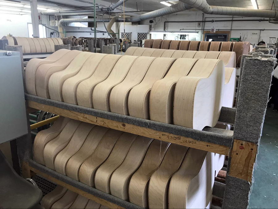 极速快报:弘力乐器2017加拿大Godin吉他工厂参观第一天