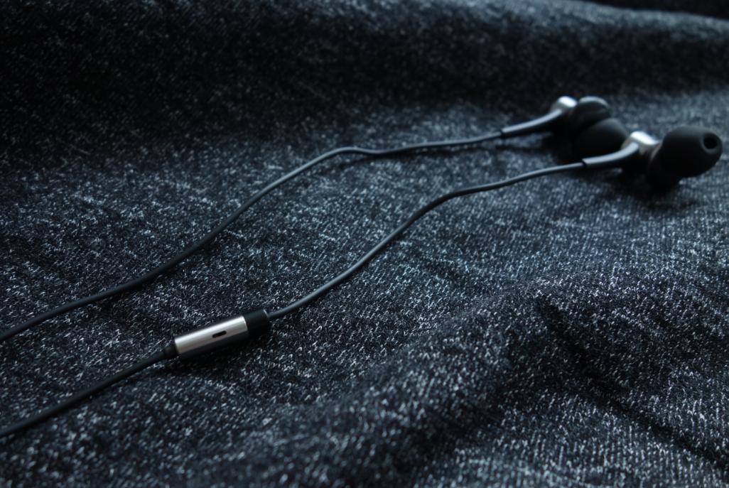 一不小心就把苹果的设计比了下去国产耳塞第一把交椅苹果专属1MORE圈铁降噪耳机问世啦