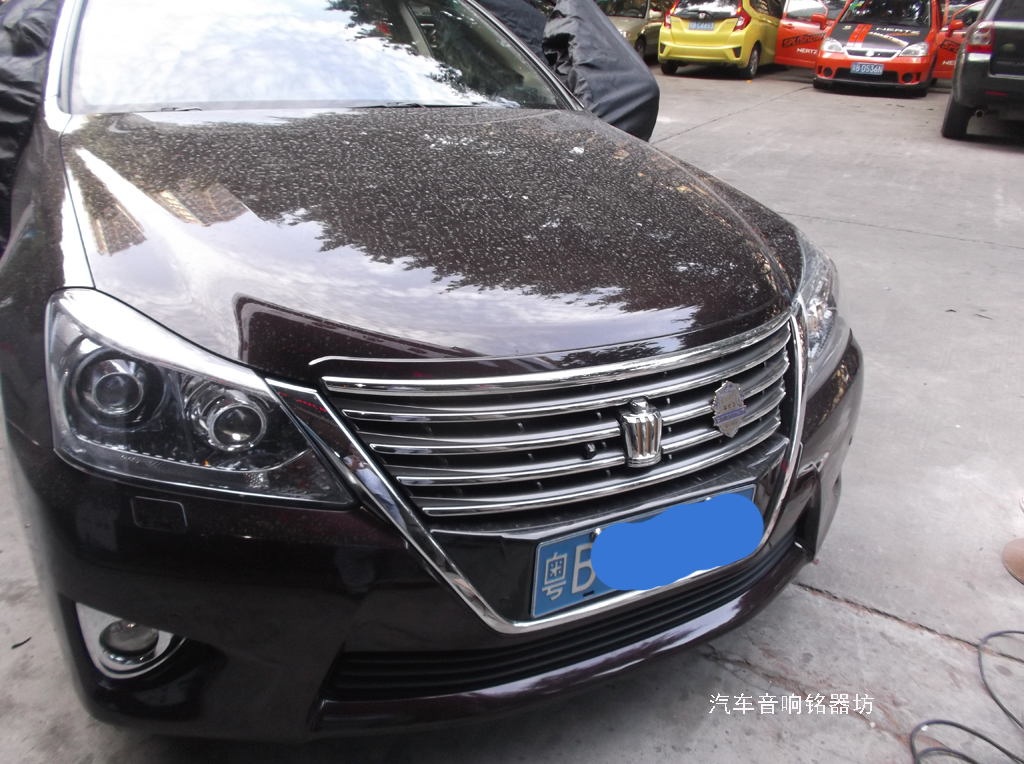 丰田皇冠升级丹拿342三分频喇叭与丹拿A6004汽车功放!宝安非常城市