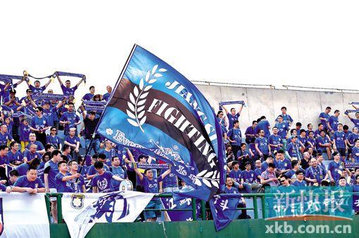 小将送点苏宁奖金缩水500万没赢球不能只怪他