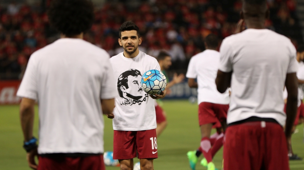 卡塔尔男足穿国家领导人头像T恤热身或遭FIFA重罚