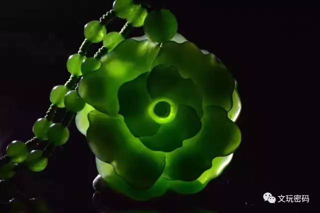 碧玉是和田玉的一种吗,为什么有人喜欢翡翠