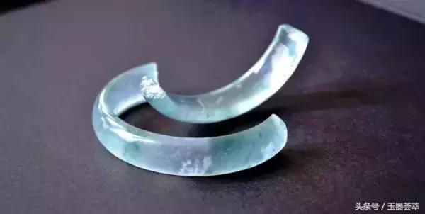翡翠镯子断了上海哪有修复的,翡翠玉镯断了还值钱吗