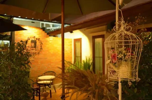 她不甘朝九晚五辞去工作，身处异乡竟有如此意外收获