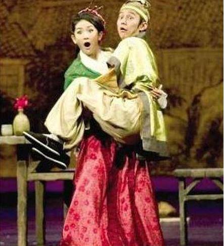 杜蕾斯惊喜的创意,杜蕾斯100个创意海报