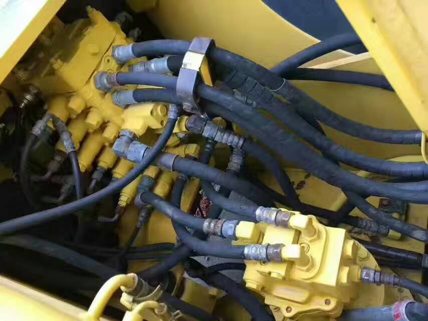 二手挖掘机分析,二手小松110挖掘机