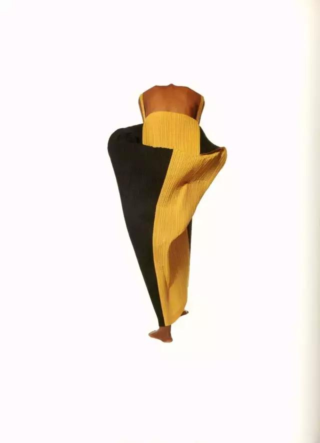 三宅一生的解构主义设计风格,三宅一生著名设计